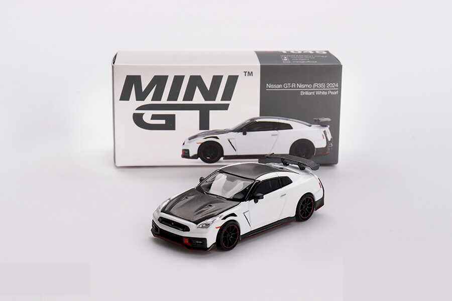 Mini GT 1/64 1045 Nissan GT-R Nismo 2024 Brilliant White Pearl